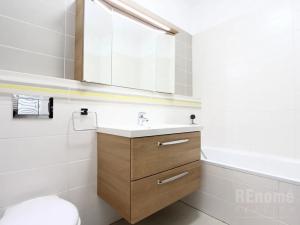 Pronájem bytu 2+kk, Praha - Modřany, Československého exilu, 53 m2
