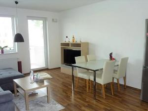 Pronájem bytu 2+kk, Praha - Modřany, Fikerova, 67 m2