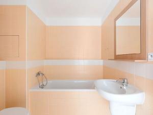 Pronájem bytu 1+kk, Praha - Jinonice, Za zámečkem, 32 m2