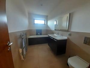Prodej rodinného domu, Úholičky, Nade Dvorem, 192 m2