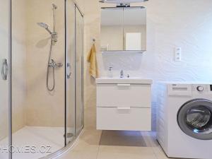 Pronájem bytu 2+kk, Praha - Dolní Chabry, Pod zámečkem, 60 m2