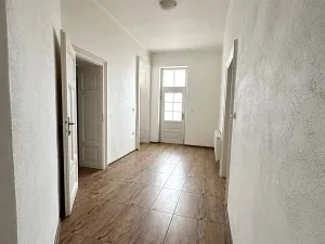 Pronájem kanceláře, Kroměříž, Husovo náměstí, 21 m2