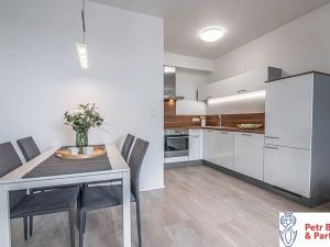 Pronájem bytu 2+kk, Praha - Stodůlky, náměstí Junkových, 49 m2