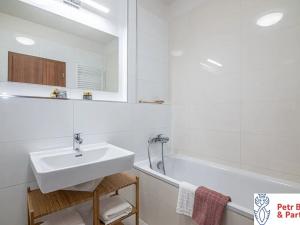 Pronájem bytu 2+kk, Praha - Stodůlky, náměstí Junkových, 49 m2