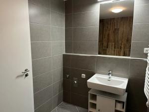 Pronájem bytu 2+kk, Praha - Hlubočepy, náměstí Olgy Scheinpflugové, 56 m2