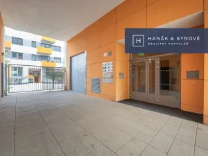 Pronájem garážového stání, Brno, Košinova, 13 m2