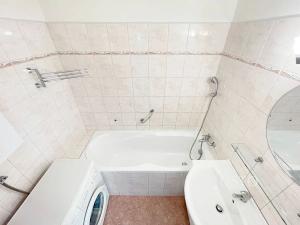 Pronájem bytu 3+1, Praha - Záběhlice, Slunečnicová, 60 m2