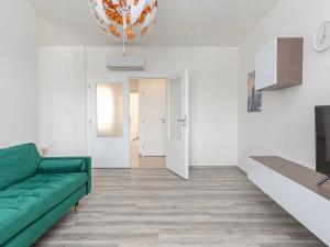 Pronájem bytu 3+1, Praha - Vršovice, Rostovská, 79 m2