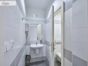 Pronájem kanceláře, Praha - Nové Město, Soukenická, 212 m2