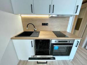 Pronájem bytu 1+kk, Praha - Třebonice, U Radosti, 28 m2