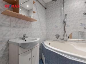 Prodej bytu 4+1, Chodová Planá, sídliště Lučina, 80 m2