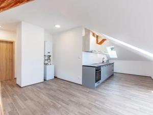 Prodej bytu 2+1, Úpice, Na Veselce, 34 m2