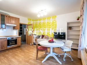 Pronájem bytu 1+kk, Praha, Radouňova, 28 m2