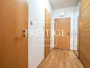 Pronájem bytu 1+kk, Praha, Radouňova, 28 m2