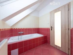Pronájem atypického bytu, Jilemnice, Masarykovo náměstí, 66 m2