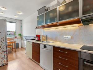 Prodej bytu 3+1, Praha - Řepy, Nevanova, 70 m2