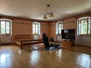 Prodej komerční nemovitosti, Povrly, Lysá, 635 m2