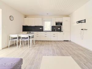 Pronájem bytu 2+kk, Praha - Dolní Chabry, Pod zámečkem, 60 m2