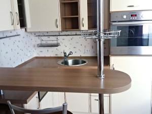 Pronájem bytu 1+kk, Praha - Hlubočepy, Voskovcova, 32 m2