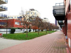 Pronájem bytu 1+kk, Praha - Hlubočepy, Voskovcova, 32 m2