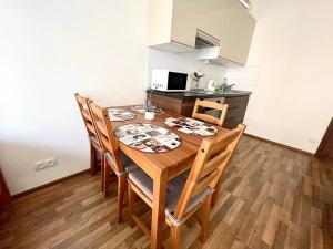 Pronájem bytu 1+kk, Praha - Holešovice, V háji, 37 m2