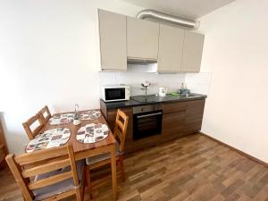 Pronájem bytu 1+kk, Praha - Holešovice, V háji, 37 m2