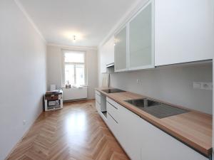 Pronájem bytu 3+1, Praha - Smíchov, Kořenského, 109 m2