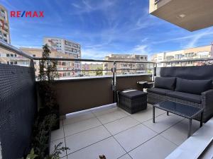 Pronájem bytu 2+kk, Praha - Horní Měcholupy, Mantovská, 52 m2