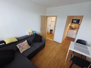 Pronájem bytu 2+kk, Praha - Bohnice, Hlivická, 32 m2