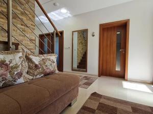 Pronájem rodinného domu, Králův Dvůr, Na Lucberku, 270 m2