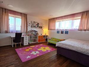 Pronájem rodinného domu, Králův Dvůr, Na Lucberku, 270 m2