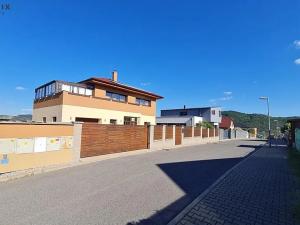 Pronájem rodinného domu, Králův Dvůr, Na Lucberku, 270 m2