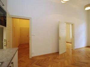 Pronájem kanceláře, Praha - Staré Město, Kozí, 39 m2