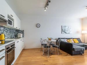 Pronájem bytu 2+kk, Praha - Stodůlky, náměstí Junkových, 49 m2