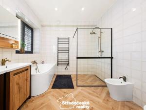 Prodej rodinného domu, Polerady, 240 m2