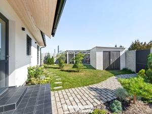 Prodej rodinného domu, Polerady, 240 m2