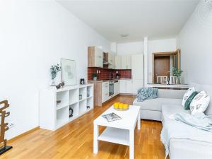 Pronájem bytu 2+kk, Praha, Jankovcova, 54 m2