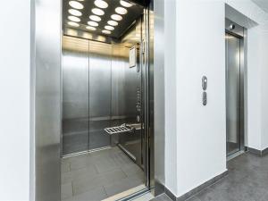 Pronájem bytu 2+kk, Praha, Jankovcova, 54 m2