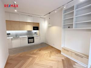 Pronájem bytu 2+kk, Praha - Vysočany, Špitálská, 55 m2