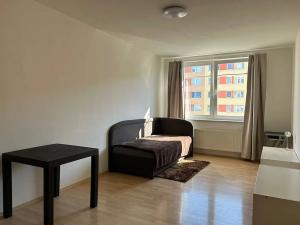 Pronájem bytu 1+kk, Praha - Troja, Hnězdenská, 40 m2