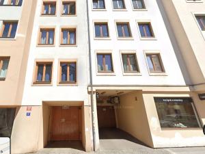Pronájem garážového stání, Praha - Žižkov, Husitská, 13 m2