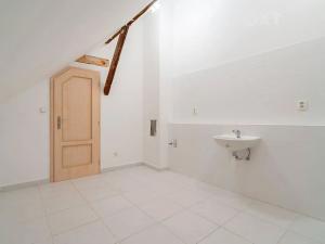 Prodej rodinného domu, Lišov, třída 5. května, 160 m2