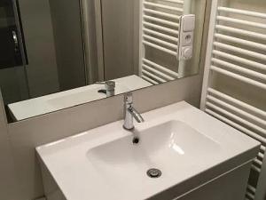 Pronájem bytu 2+kk, Praha - Podolí, Levá, 42 m2