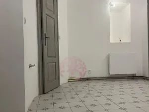 Pronájem obchodního prostoru, Kostelec nad Černými lesy, náměstí Smiřických, 63 m2