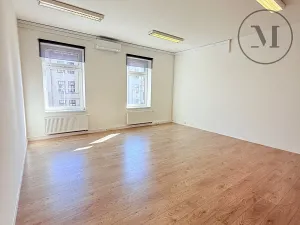 Pronájem kanceláře, České Budějovice, Nádražní, 180 m2