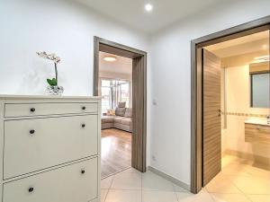 Pronájem bytu 2+kk, Praha - Holešovice, Na Maninách, 62 m2