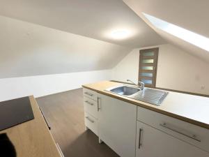 Pronájem bytu 2+kk, Praha - Újezd nad Lesy, Starokolínská, 70 m2