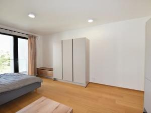Pronájem bytu 1+kk, Praha - Hrdlořezy, V třešňovce, 40 m2