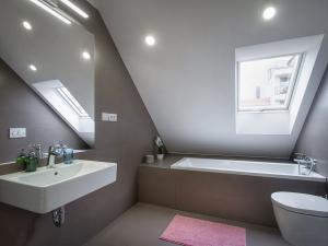 Pronájem bytu 2+kk, Praha - Karlín, Sokolovská, 77 m2