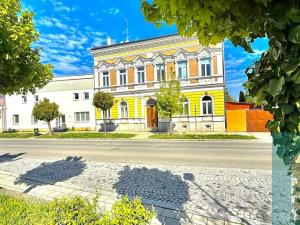 Prodej bytu 2+1, Holešov, nám. Svobody, 69 m2